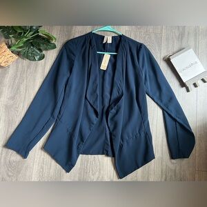 Japna lightweight drapey blazer in navy. Size M
